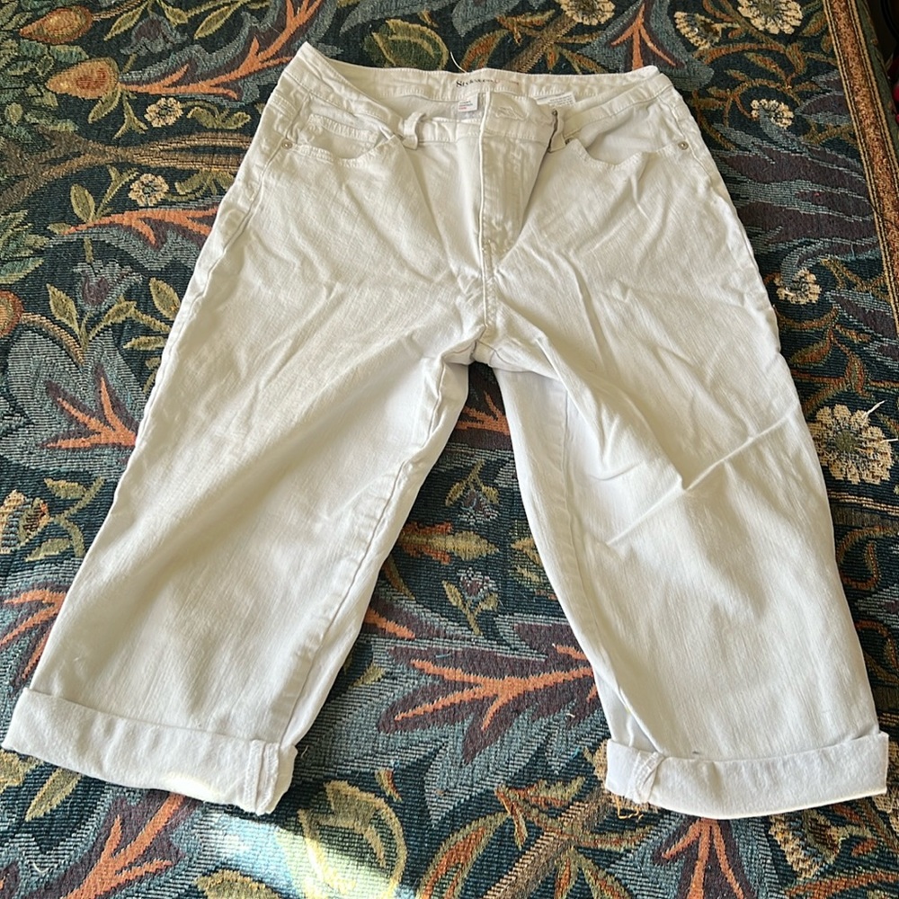 Cream Style&co.Denim size 10 tummy control capri.